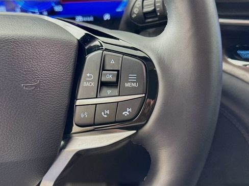 Used 2023 Ford Explorer Platinum w/ Technology Package AWD/4WD image 18