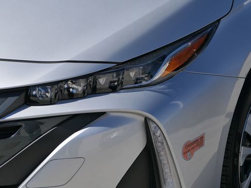 Used 2020 Toyota Prius Prime LE image 10