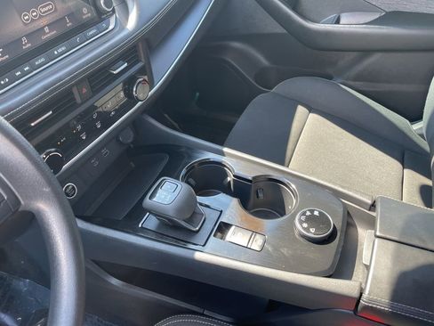 Used 2023 Nissan Rogue S image 20