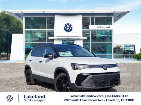 New 2026 Volkswagen Taos SE FWD image 1