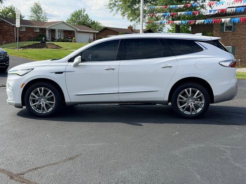 Used 2023 Buick Enclave Essence w/ Experience Buick Package FWD image 8