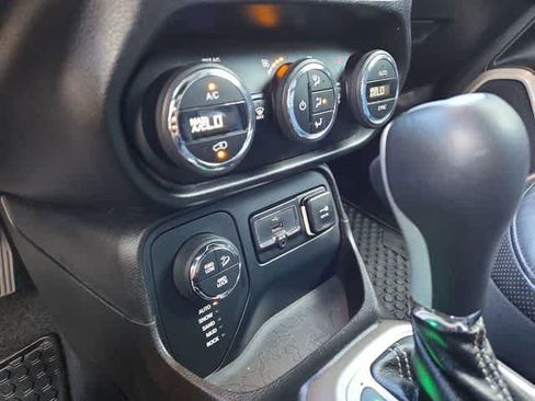 Used 2017 Jeep Renegade Trailhawk image 30