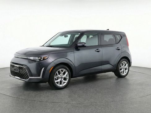 Used 2025 Kia Soul LX w/ LX Technology Package image 3