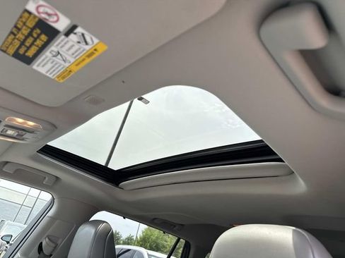 Used 2021 Toyota Highlander XLE AWD/4WD image 16