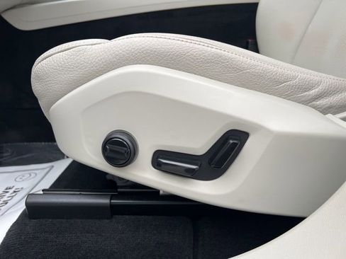 Certified 2023 Volvo XC60 B5 Plus w/ Climate Package image 29