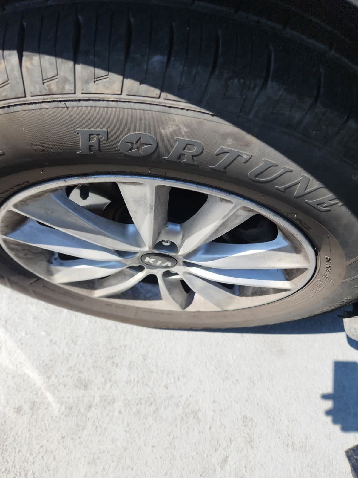 Used 2019 Kia Sorento FWD V6 image 14
