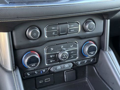 Used 2023 Chevrolet Suburban Premier image 11