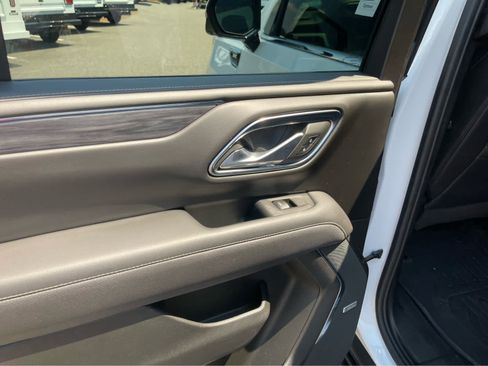 Used 2023 GMC Yukon SLT w/ SLT Premium Package AWD/4WD image 20