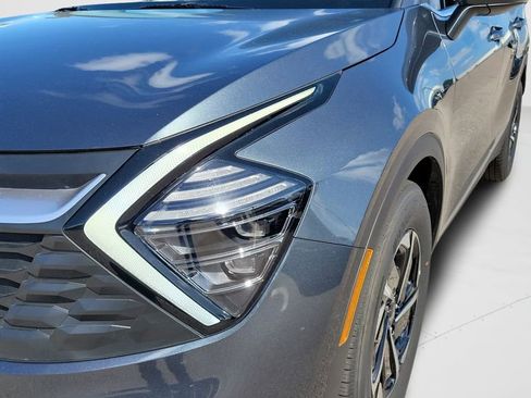 Used 2025 Kia Sportage LX image 9