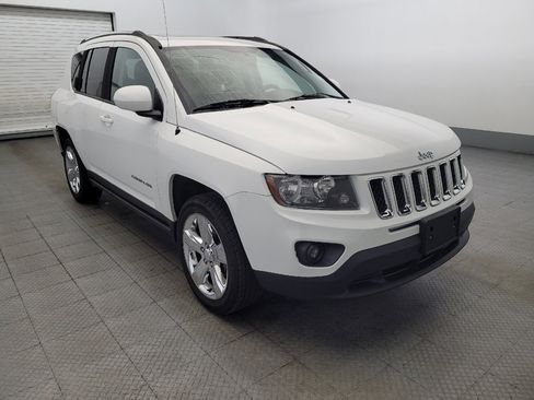 Used 2014 Jeep Compass Latitude w/ Sun/Sound Group image 13