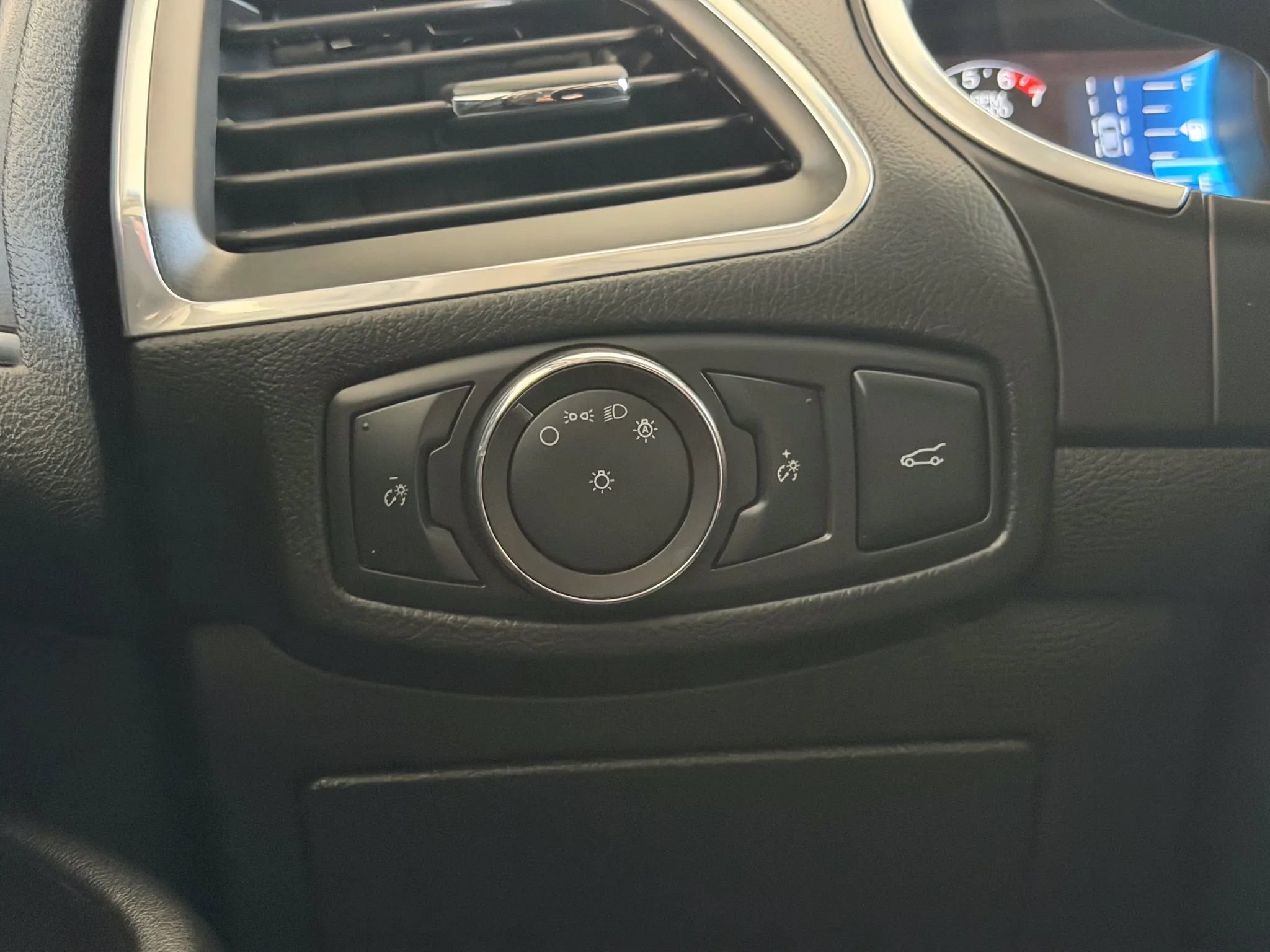 Used 2018 Ford Edge Sport w/ Equipment Group 401A AWD/4WD image 36