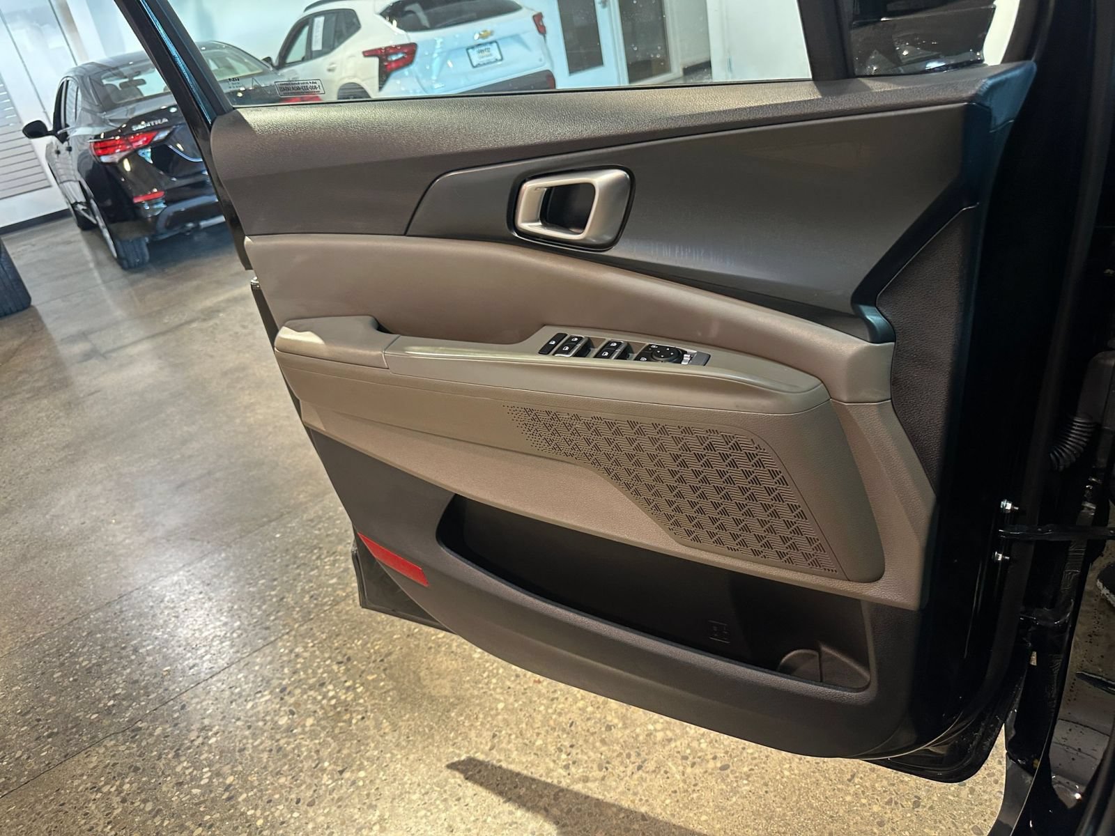 Used 2026 Kia Carnival FWD image 18