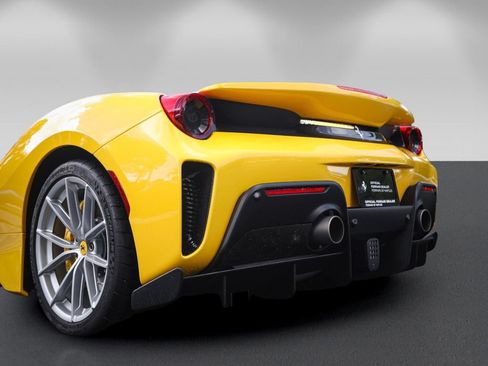 Used 2019 Ferrari 488 Pista Coupe RWD image 15