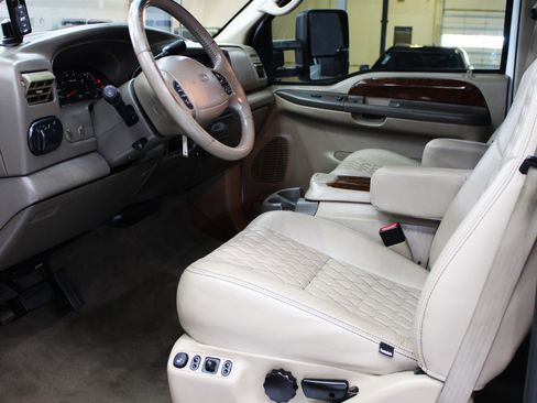 Used 2002 Ford Excursion Limited AWD/4WD image 3