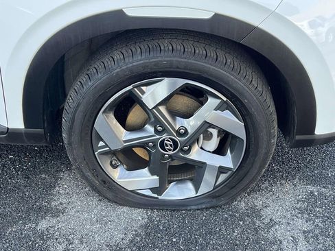 Used 2024 Hyundai Venue Limited image 8