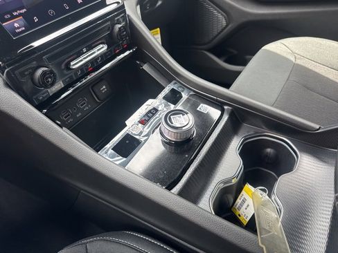 New 2025 Jeep Grand Cherokee Laredo image 18