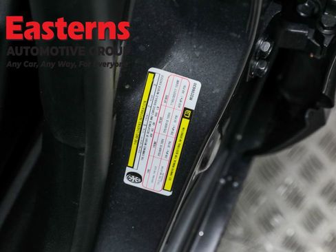 Used 2021 Jeep Cherokee Limited image 32