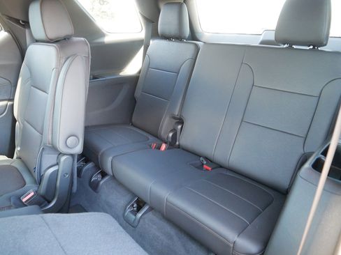 Used 2023 Chevrolet Traverse High Country AWD/4WD image 37