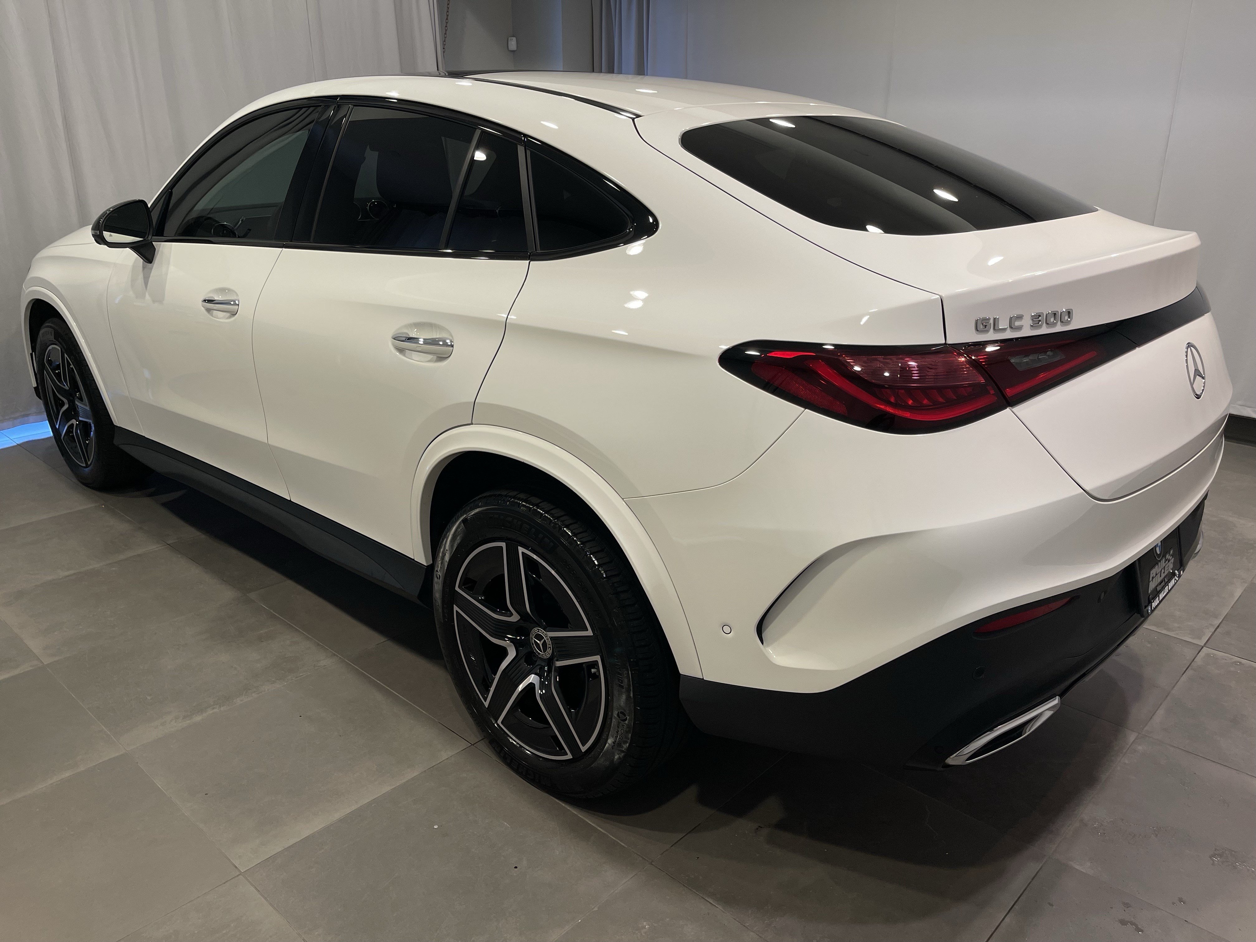 Used 2024 Mercedes-Benz GLC 300 4MATIC image 4