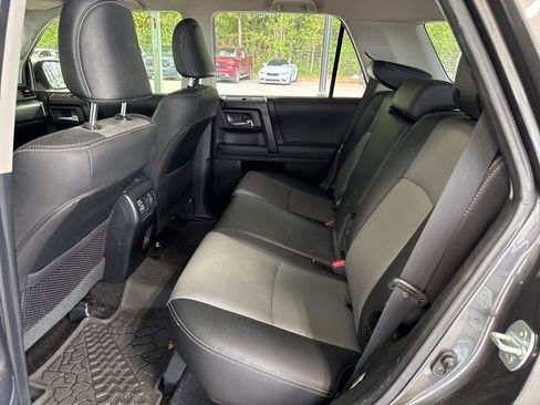 Used 2020 Toyota 4Runner SR5 Premium image 8