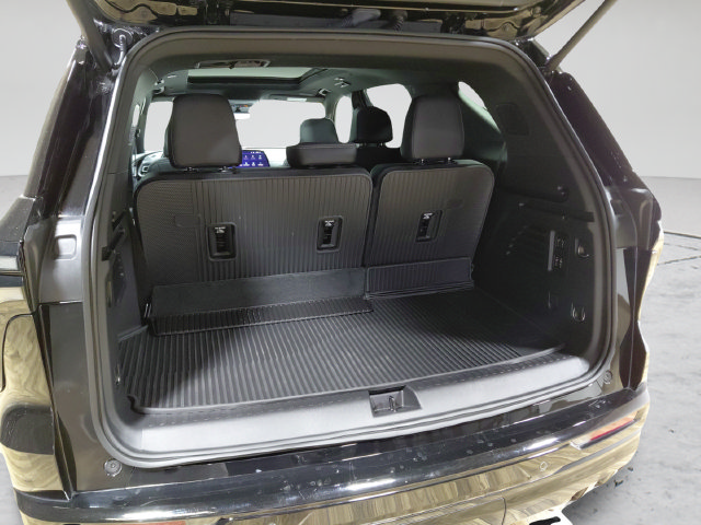 Used 2026 Chevrolet Traverse High Country w/ LPO, Floor Liner Package AWD/4WD image 19