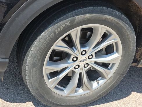 Used 2020 Ford Explorer XLT w/ Equipment Group 202A AWD/4WD image 10