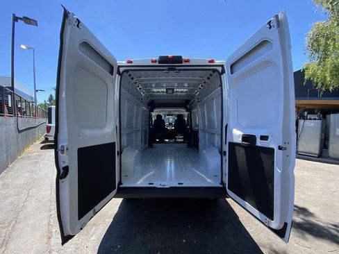 Used 2026 RAM ProMaster 2500 w/ Convenience Group FWD image 27