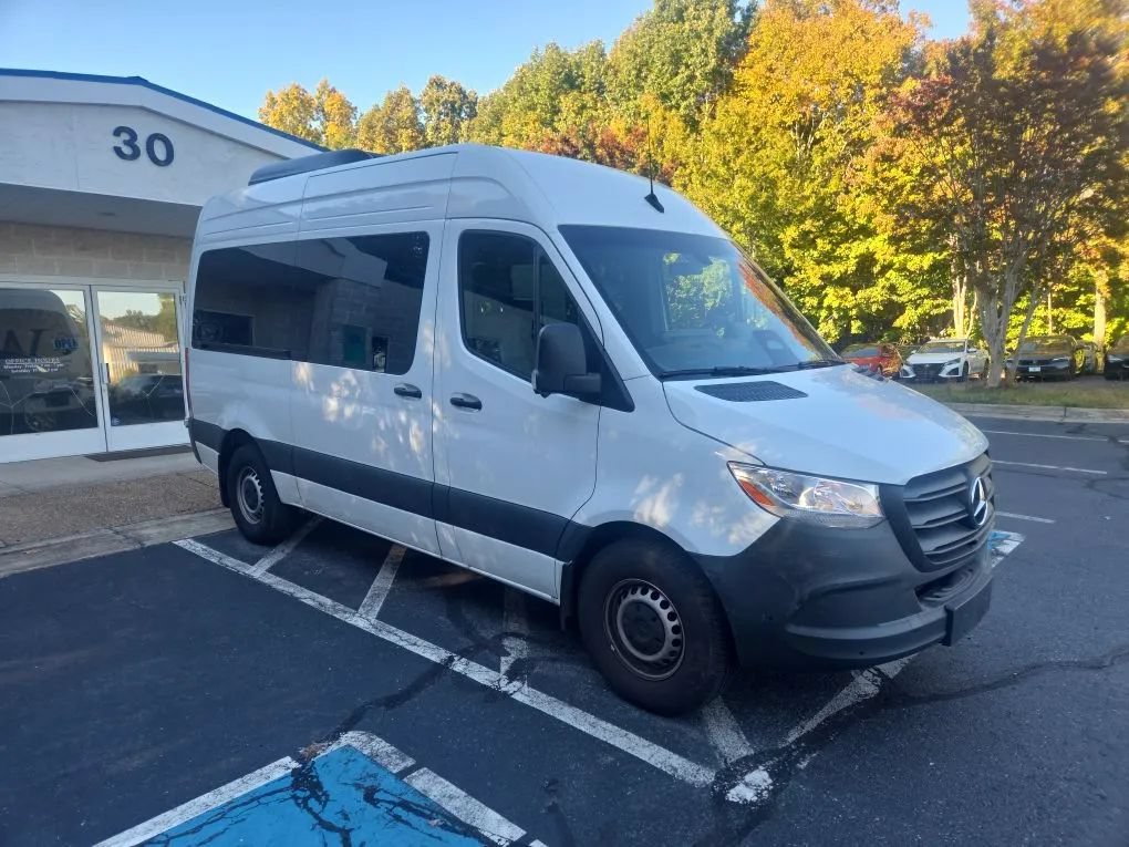 Used 2025 Mercedes-Benz Sprinter 2500 image 4