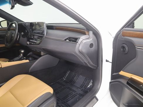 Used 2025 Lexus ES 300h F Sport w/ Accessory Package (Z1) image 43