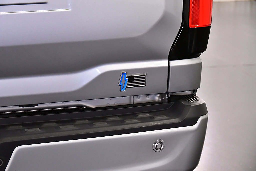 Used 2024 Ford F150 Lightning Platinum AWD/4WD image 12