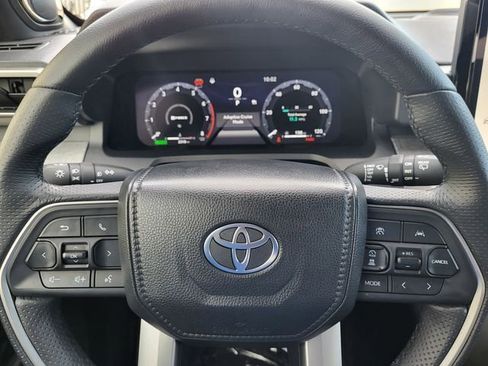 Used 2025 Toyota 4Runner Trailhunter image 19