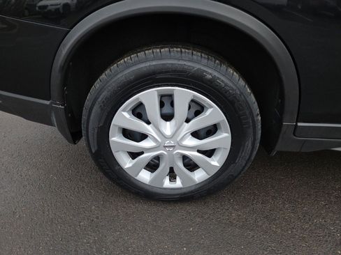 Used 2018 Nissan Rogue S image 11