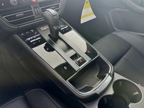 New 2026 Porsche Macan image 21