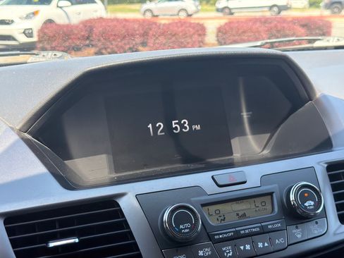 Used 2017 Honda Odyssey SE image 29