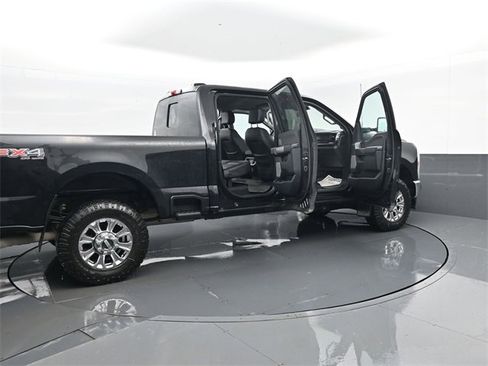Used 2023 Ford F250 Lariat w/ FX4 Off-Road Package image 30