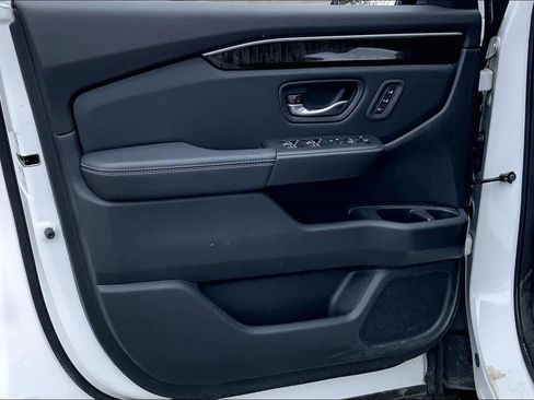 Used 2024 Honda Pilot Elite image 22