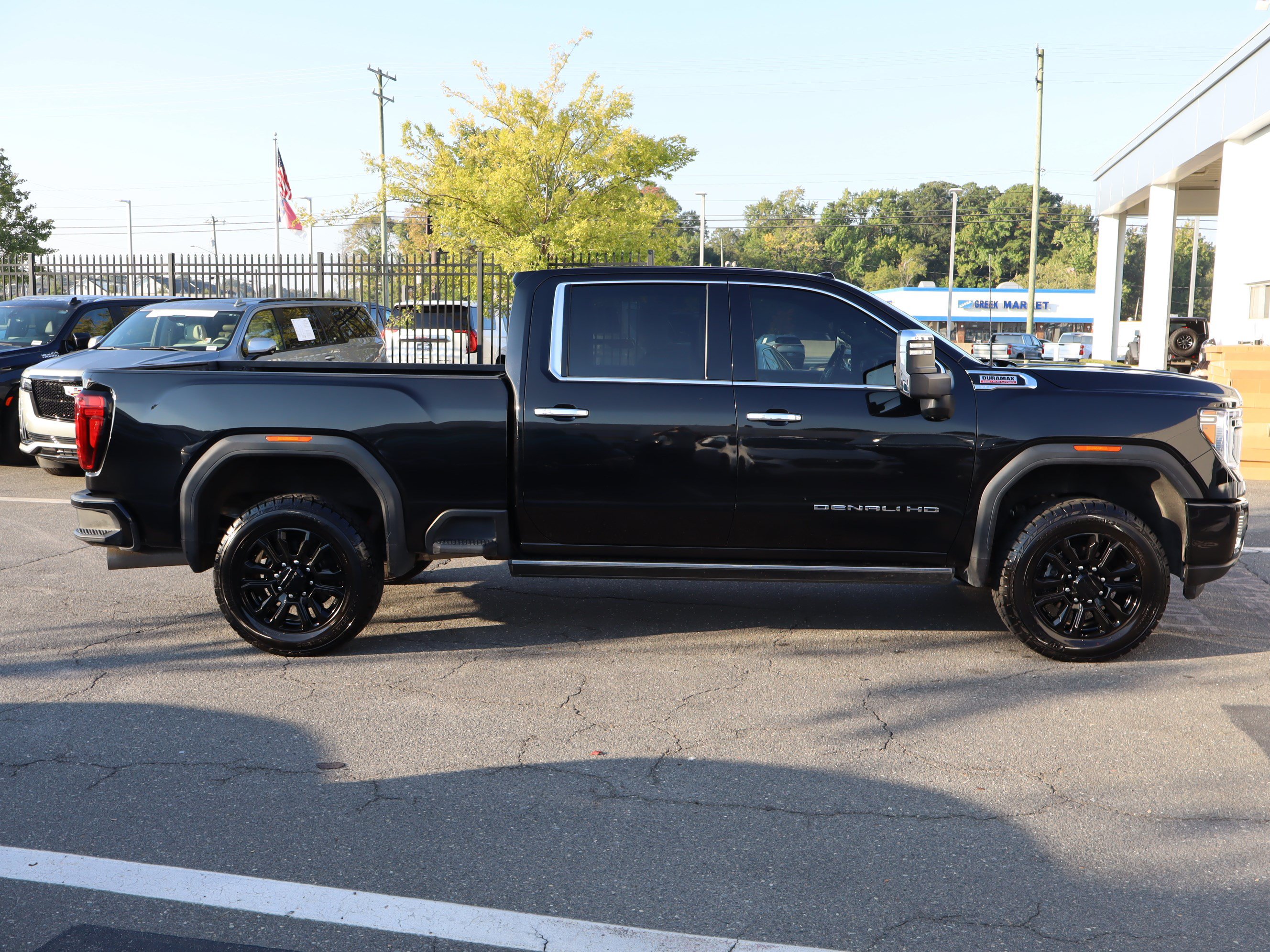 Used 2023 GMC Sierra 2500 Denali w/ Denali Black Diamond Edition AWD/4WD image 12