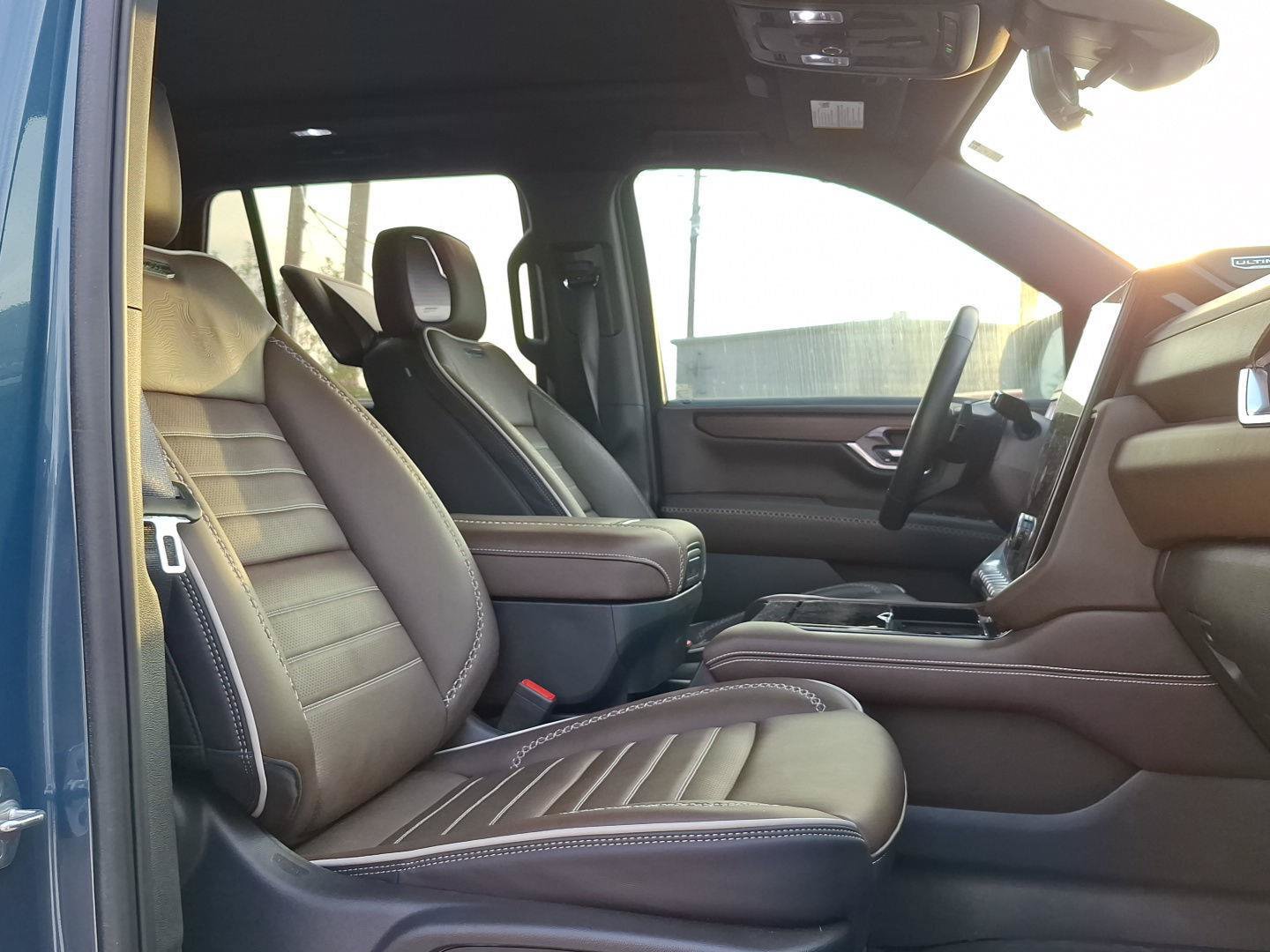 Used 2025 GMC Yukon Denali Ultimate AWD/4WD image 33