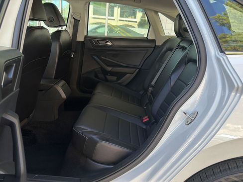 Certified 2023 Volkswagen Jetta SE w/ Panoramic Sunroof Package FWD image 17