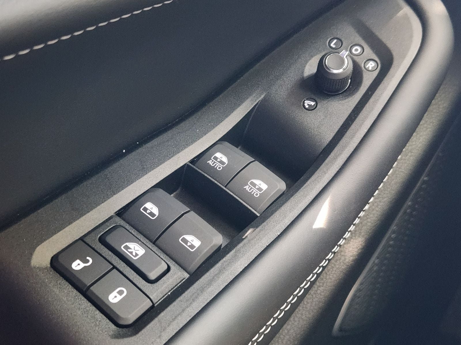 New 2027 Jeep Grand Cherokee Limited AWD/4WD image 30