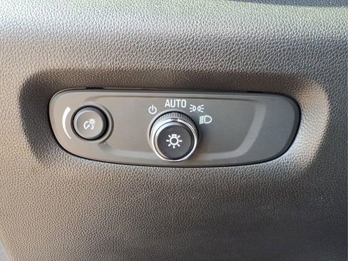 Used 2023 Chevrolet Traverse LT w/ LPO, Floor Liner Package FWD image 17