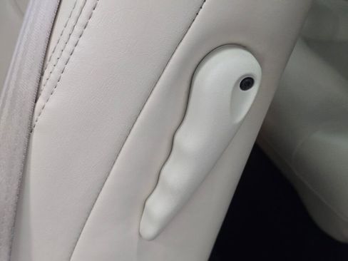 Used 2003 Chrysler Sebring Limited image 96