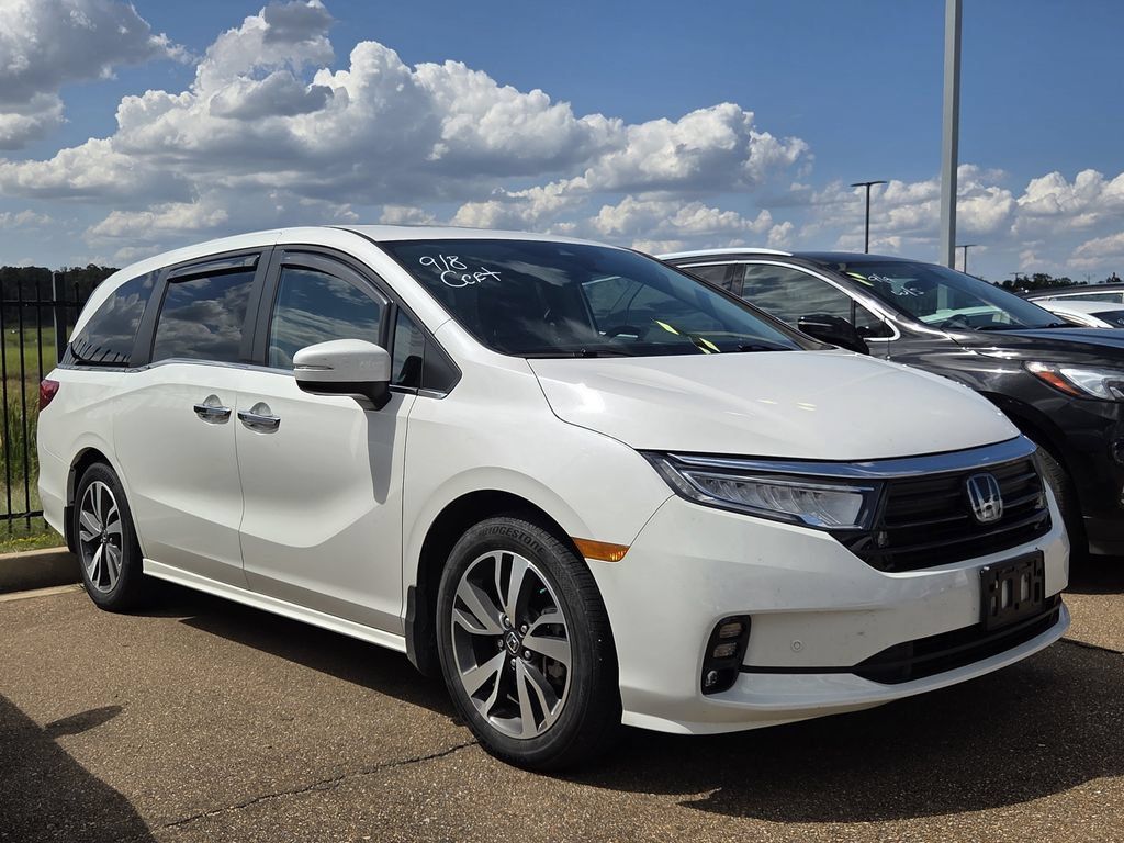 Certified 2024 Honda Odyssey Touring image 3