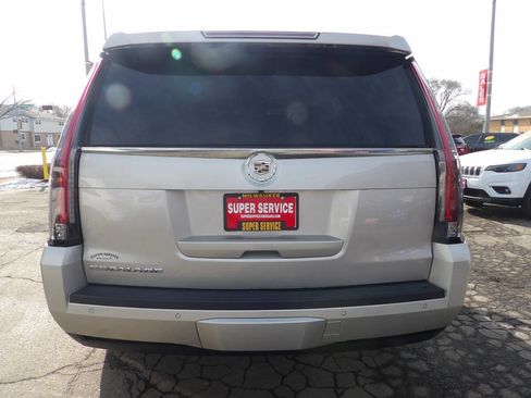 Used 2015 Cadillac Escalade Premium image 4