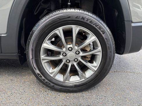 Used 2020 Jeep Cherokee Latitude Plus FWD image 25