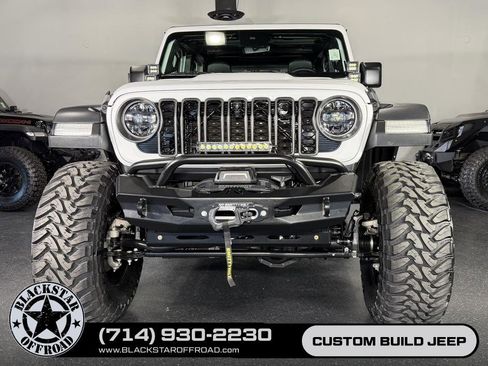 Used 2024 Jeep Gladiator Rubicon w/ Technology Group AWD/4WD image 3