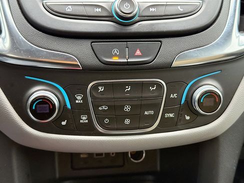 Used 2022 Chevrolet Equinox LT w/ Driver Convenience Package image 10