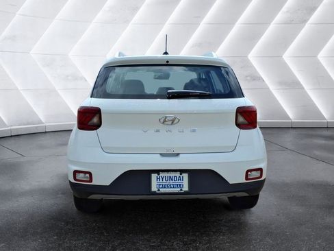 New 2026 Hyundai Venue SEL FWD image 4