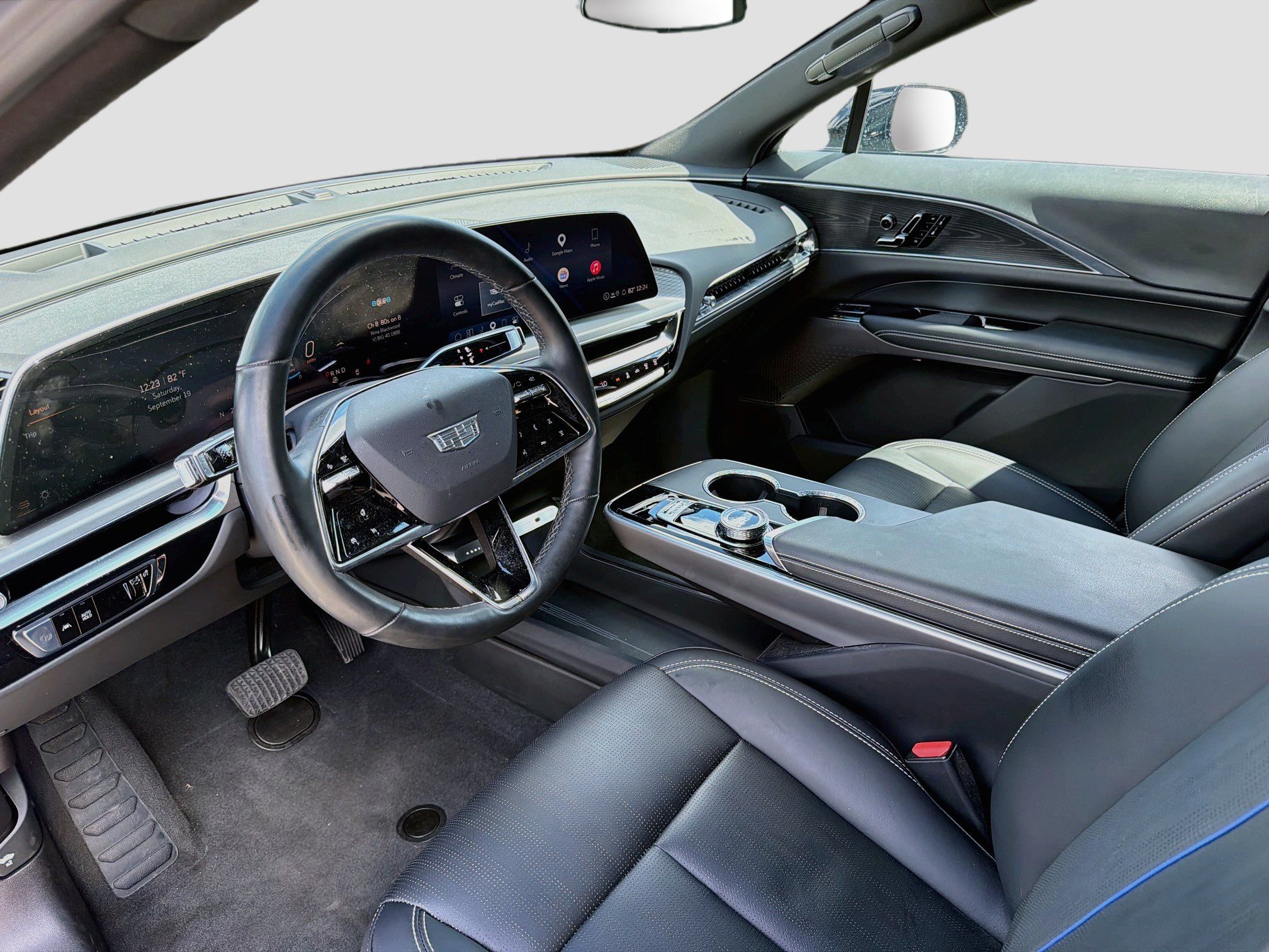 Used 2025 Cadillac Lyriq Luxury RWD image 25