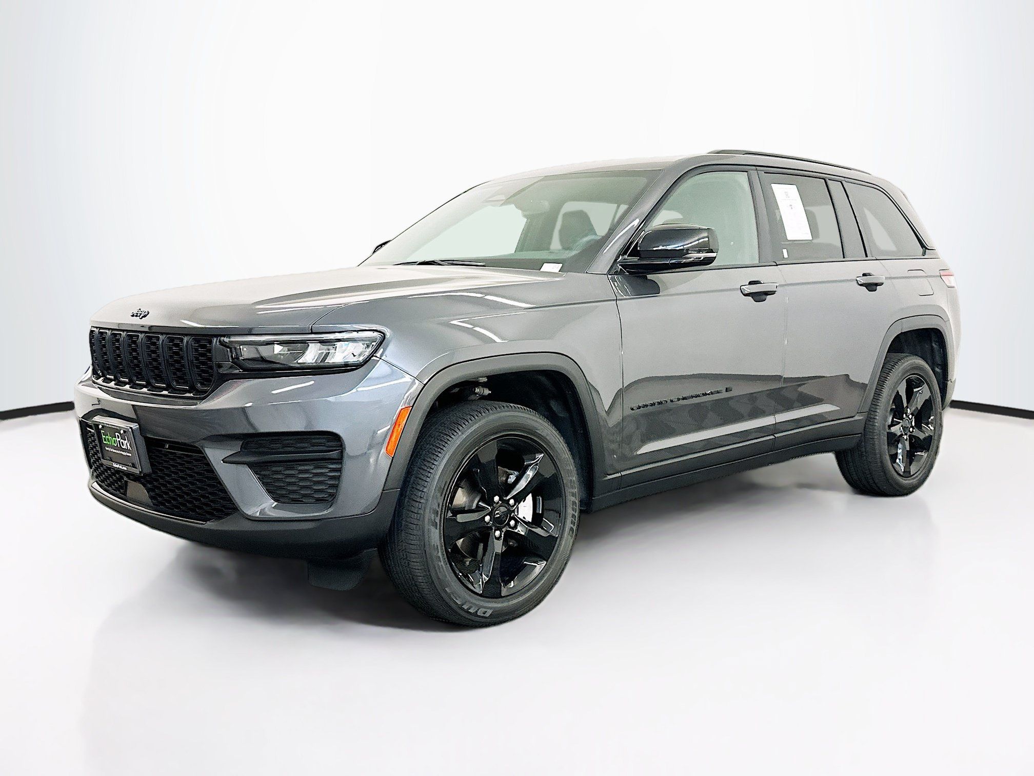Used 2023 Jeep Grand Cherokee Altitude AWD/4WD image 3